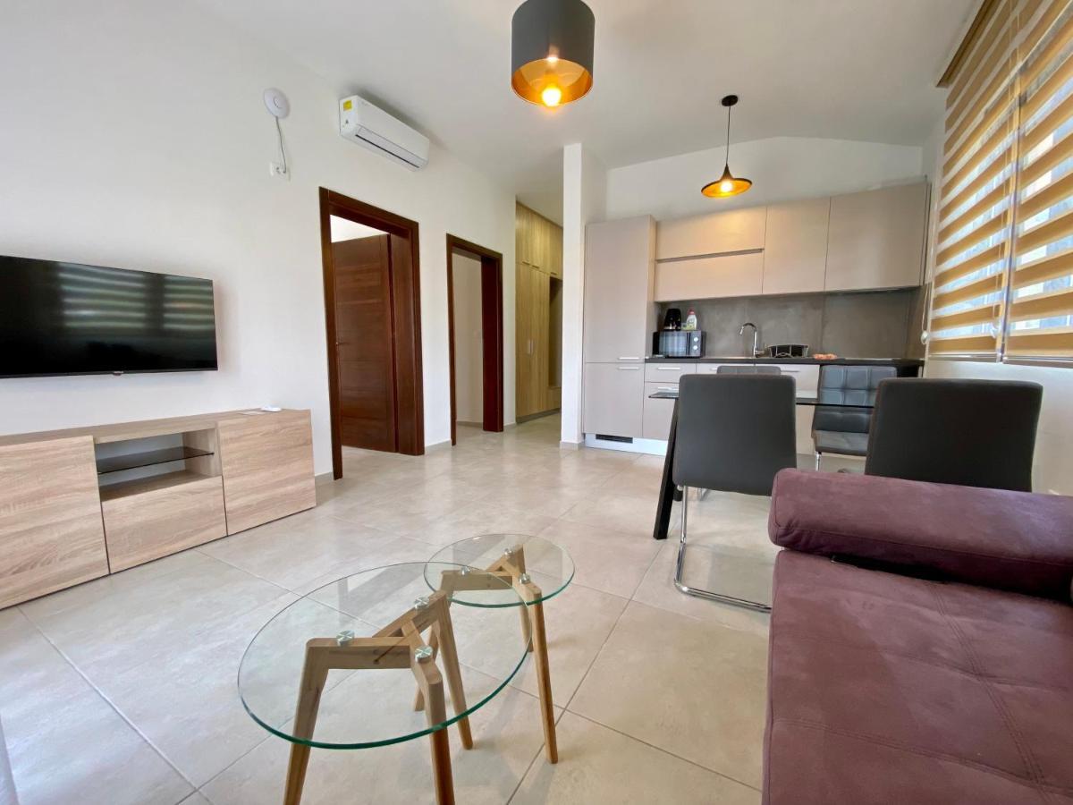 Villa Dolphin Apartments Petrovac Kültér fotó