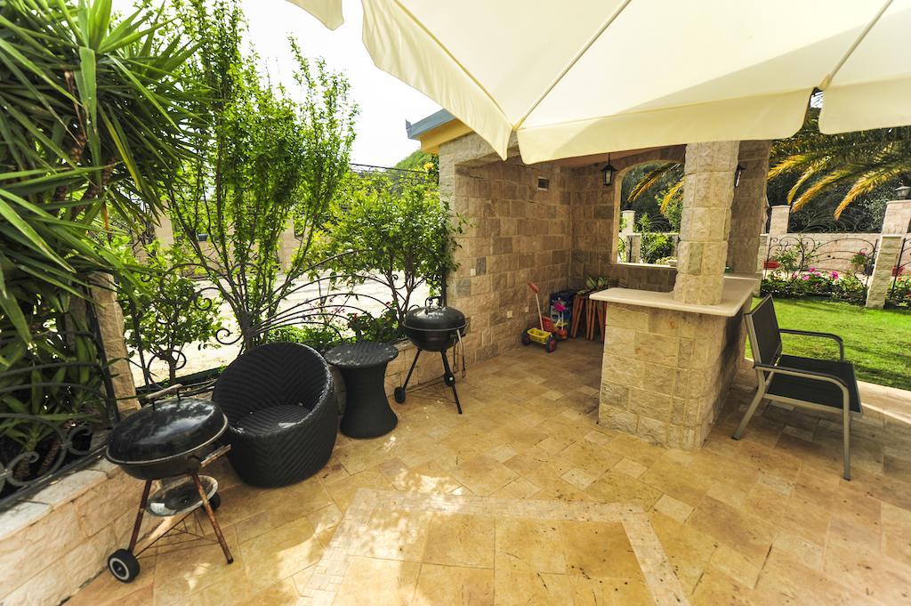 Villa Dolphin Apartments Petrovac Kültér fotó